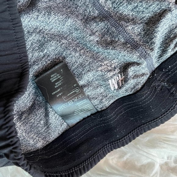 H&M Sports Short - Picture 2 of 2